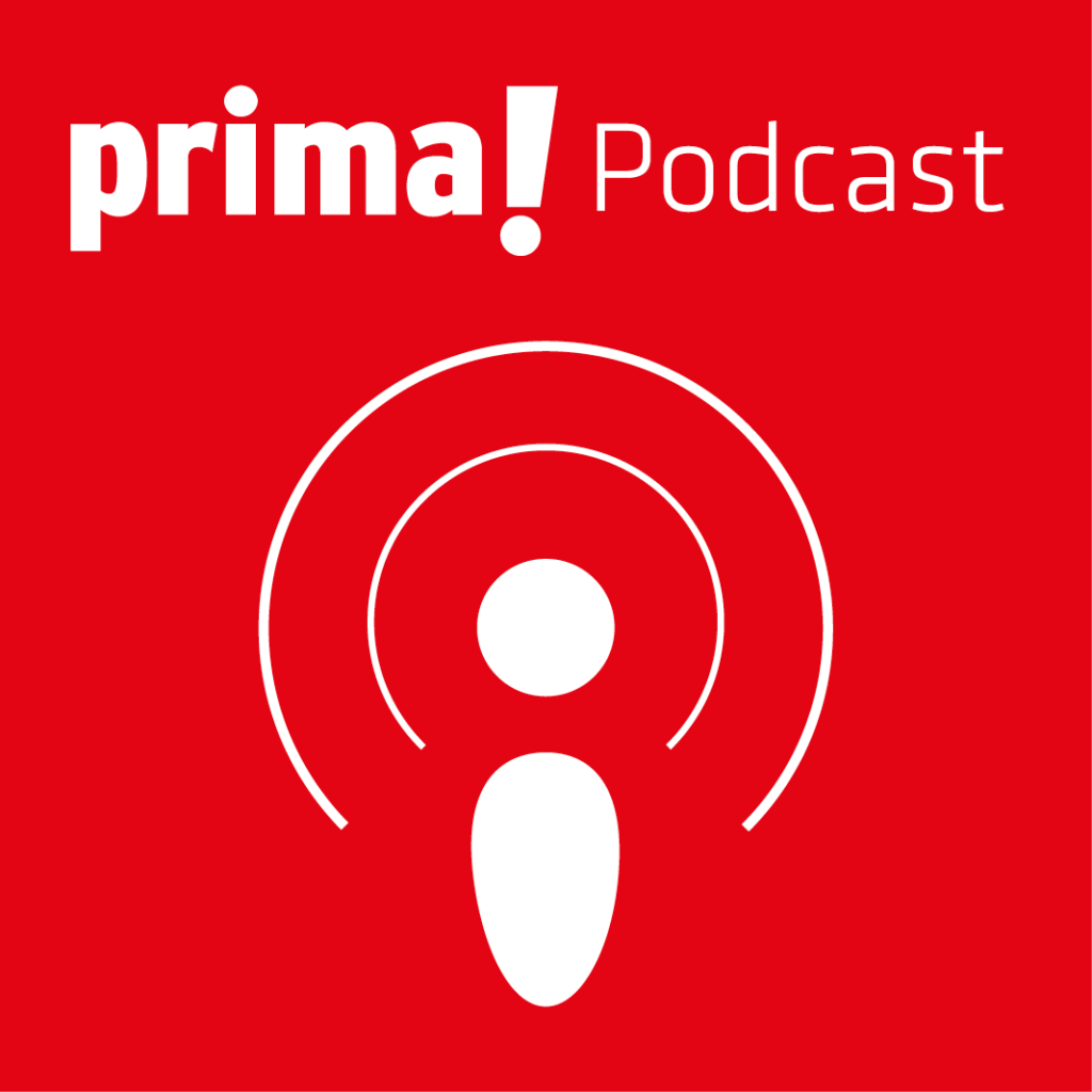 Das Symbol eines Mikros auf rotem Hintergrund. Oberhalb steht prima1 Podcast