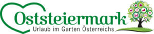 Logo von Oststeiermark mit einem grünen Herz und dem Text "Oststeiermark Urlaub im Garten Österreichs" in grüner Schrift. Rechts vom Text befindet sich ein stilisierter Baum mit Symbolen, die verschiedene Aktivitäten darstellen.