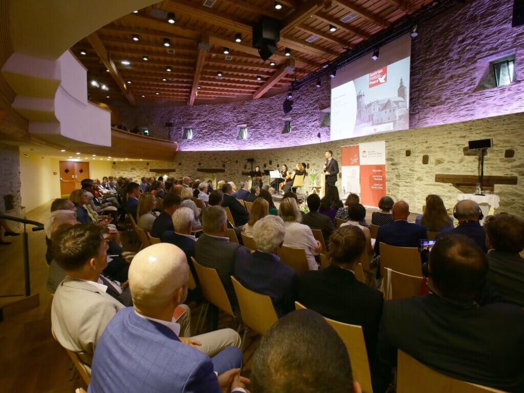 2. Austrian Forum for Peace auf Burg Schlaining: Panorama-Ansicht im Granarium. Foto: LEXI